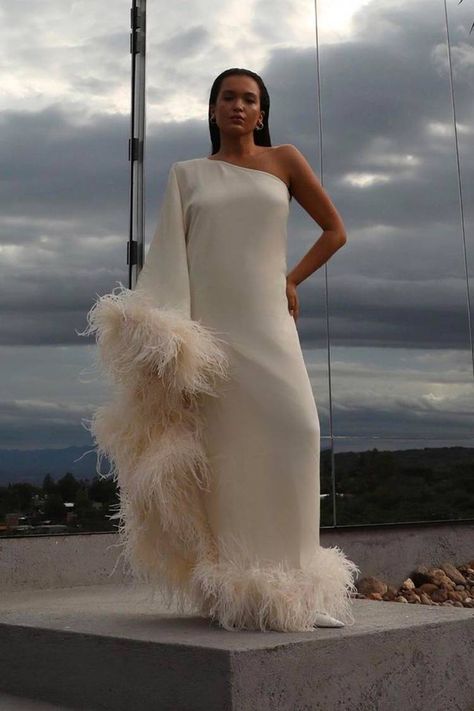 The Best Feathered Party Buys to Get the Party Started | Who What Wear UK Afterparty Wedding Dress, Roaring 20s Fashion, Twenties Style, 25th Bday, Taller Marmo, Feather Gown, Куклы American Girl, The Roaring Twenties, Party Trends