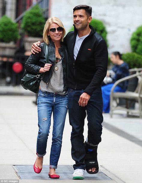 Mark Consuelos was seen sporting a medical walking boot while out with his wife Kelly Ripa ( NYC, May 14, 1014).  Our Boot Cover Fashions tm are on the way! Boyfriend Jeans Outfit Spring, Kelly Ripa Hair, Red Flats Outfit, Prep Fashion, Boyfriend Jeans Outfit, Mark Consuelos, Jeans Outfit Spring, Couple Fashion, Kelly Ripa