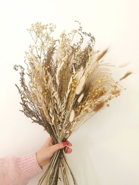 Dried Flowers Aesthetic, Wheat Flower, Nordic Boho, Rustic Modern Wedding, Bunny Tails, Modern Flower Arrangements, Dry Plants, Ceremony Flowers, Dried Floral