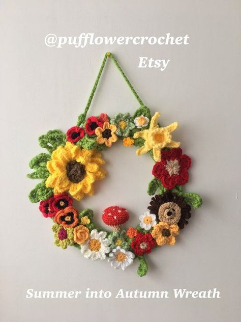 Toadstool Wreath, Crochet Wreaths, Crochet Wreath Pattern, Spring Crochet, Crochet Wall Art, Crochet Appliques, Crochet Wreath, Craft Crochet, Christmas Mesh Wreaths