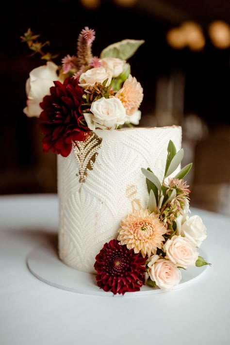 Beautifully Detailed Wedding Cake with Burgundy Flower Decor Wedding Cake Two Tier, Burgundy Wedding Cake, Luxury Cake, Floral Wedding Cake, Pink Wedding Cake, Buttercream Wedding Cake, Dry Eye, Fall Wedding Cakes, White Wedding Cakes