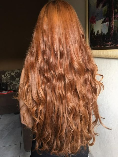 Long Orange Hair Aesthetic, Redhead Wavy Hair, Wavy Ginger Hair Aesthetic, Long Wavy Strawberry Blonde Hair, Long Red Wavy Hair, Ginger Wavy Hair, Orange Wavy Hair, Wavy Ginger Hair, Long Wavy Red Hair