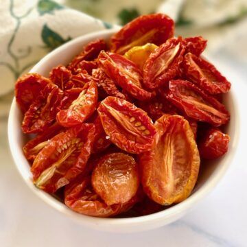 Oven Dried Tomatoes - The Art of Food and Wine Caprese Salad Cherry Tomatoes, Dried Cherry Tomatoes, Pasta And Salad, Make Sun Dried Tomatoes, Oven Dried Tomatoes, Cherry Tomato Salad, Cherry Tomato Recipes, Baked Goat Cheese, Cherry Tomato Pasta