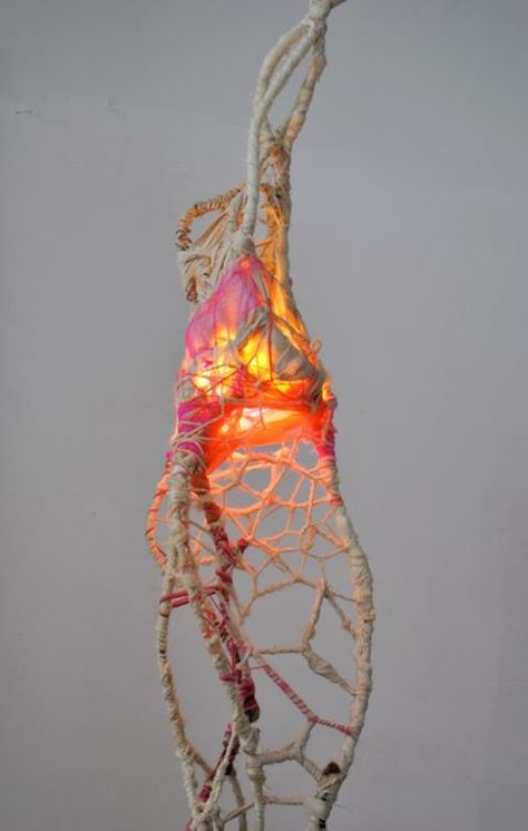 Lamp Sculpture Art, Textile Sculpture Installation, Light Art Sculpture, Negative Space Sculpture, Connection Sculpture, Photographic Sculpture, Art Sculpture Ideas, Light Sculpture Art, Yarn Sculpture