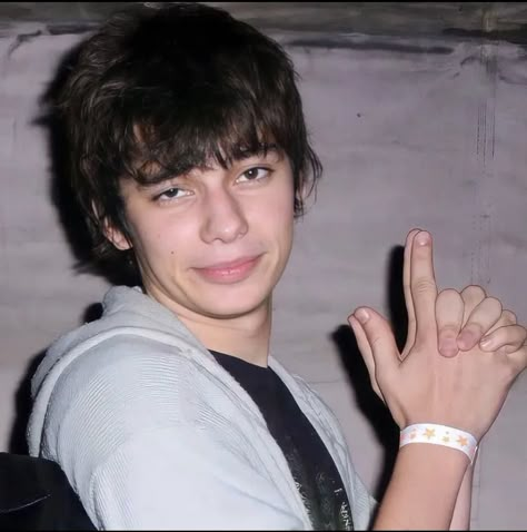 Devon Bostick Pfp, Young Devon Bostick, Devon Bostick Icon, New Rodrick Heffley, Devin Bostick, Roderick Heffley, Devon Bostick Rodrick, Rodrick Rules, Hot Emo Guy