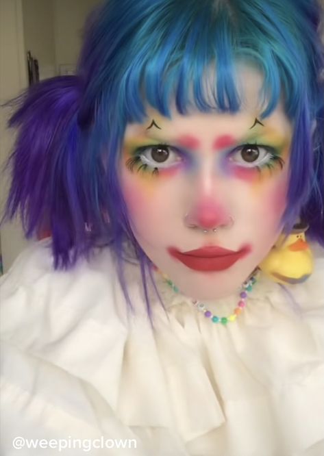 Kidcore Eye Makeup, Clowns Makeup Cute, Soft Clowncore Makeup, Clown Hairstyles Short Hair, Clown Alt Makeup, Clown Makeup Pastel, Clowncore Makeup Male, Soft Clown Core Makeup, Tiktok Clown Makeup