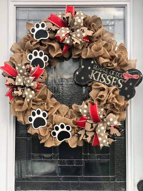 Pet Wreath Ideas, Vet Christmas Decorations, Animal Wreaths Ideas, Dog Wreath Ideas Diy, Christmas Dog Wreath, Dog Wreath Ideas, Dog Wreaths For Front Door, Dog Christmas Decorations, Dog Paw Wreath