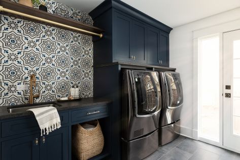 Transitional Laundry Room, Custom Laundry Room, Stylish Laundry Room, Mudroom Laundry Room, Laundry Room Layouts, Laundry Room Renovation, Farmhouse Laundry, Farmhouse Laundry Room, Laundry Room Cabinets