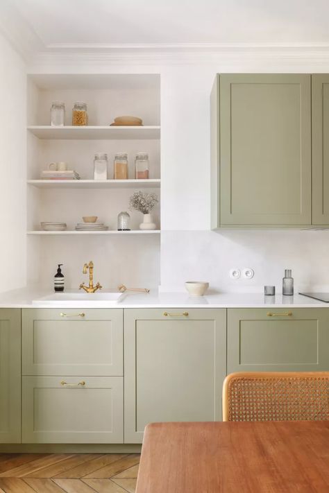 10 colors that go with pistachio for a unique interior | Livingetc Parisian Interior, Cosy Kitchen, Bathroom Color, Kitchen Outdoor, Parisian Apartment, Shaker Kitchen, Pistachio Green, Green Interiors, Green Kitchen