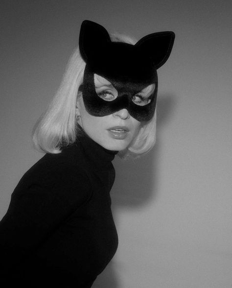 Aesthetic Mask Design, Masquerade Aesthetic, Burlesque Accessories, Black Cat Mask, Catwoman Mask, Black Cat Halloween Costume, Black Cat Ears, Cat Ears And Tail, Black Cat Costumes