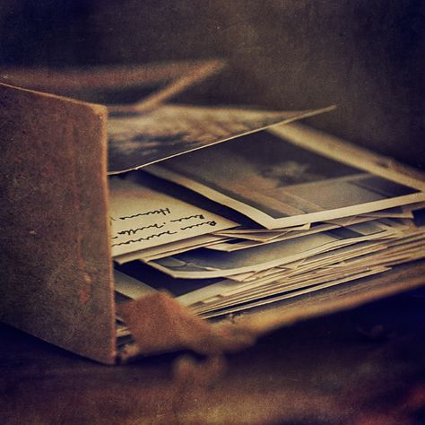 Memories Old Letters, Dark Academia Aesthetic, Red Queen, The Attic, Academia Aesthetic, Character Aesthetics, Story Inspiration, Journal Inspiration, Love Letters