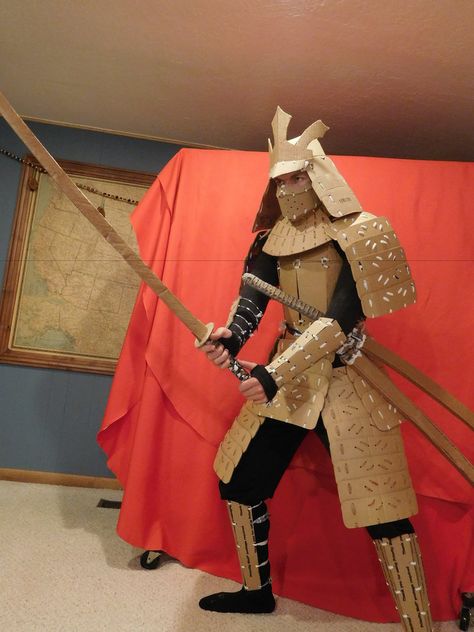 The Cardboard Samurai--Part 3 by ... Cardboard Costume, Armadura Cosplay, Diy Kostüm, Cosplay Armor, Samurai Armor, Cosplay Tutorial, Cardboard Art, Cosplay Diy, Cosplay Tips