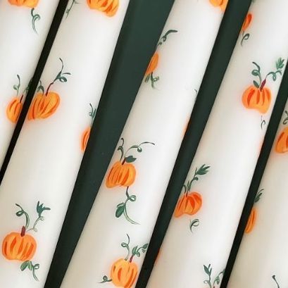 Halloween Painted Candles, Candle Wax Painting Ideas, Candle Painting Ideas Fall, Fall Painted Candles, Fall Painted Candlesticks, Fall Pillar Candles, Diy Taper Candles, Haloween Decor, Candle Painting