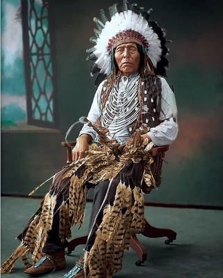 50 Never-Before-Seen Photos of Native Americans That Will Change History As We Know It Comanche Warrior, Blackfoot Tribe, Native American Images, Wilde Westen, Native American Pictures, Native American Quotes, Native American Photos, Native American Peoples, American Indian Art