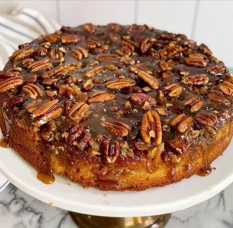 Pecan Upside Down – Easy Family Recipes Pecan Pie Bundt Cake Recipe, Upside Down Pecan Cake, Dessert Jar, Pecan Upside Down Cake, Pecan Pie Cake, Moist Yellow Cakes, Butter Pecan Cake, Easy Family Recipes, Homemade Caramel Sauce