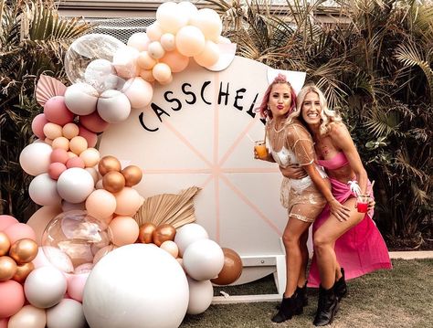 Coachella 30th Birthday Party, Coachella Deco, Coachella Party Ideas Decor, Coachella Bachelorette Party, Coachella Bachelorette, 21st Birthday Decorations Diy, Coachella Birthday Party, Coachella Party Theme, Coachella Party Ideas