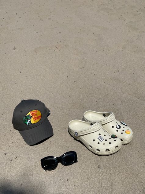 Beach photo inspo, sand, shadow on the beach photo inspo, poses in the beach, poses on the sand, summer get away photo inspo, beach outfit inspo, beach baseball cap photo inspo, croptop on the beach, crocs on the beach photo inspo, Cap on the beach, sunglasses, Crocs, Crocs Beach Outfit, Cap Photo, Outfit Inspo Beach, Inspo Poses, Future Vision, Beach Fits, Beach Photo, Swag Shoes, Beach Poses