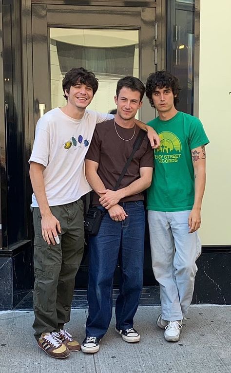 Wallows Tour Outfits, The Wallows Aesthetic Wallpaper, Wallows Outfit, Wallows Concert Outfit, Indie Guy, Wallows Concert, Cole Preston, Dylan Minnette, Love My Man