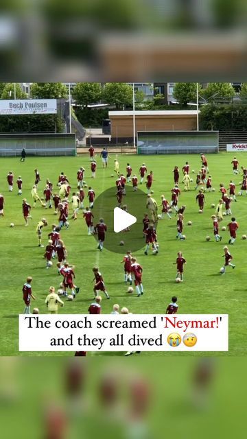 Neymar Funny, Funny Soccer Pictures, Football Cartoon, Soccer Videos, Funny Soccer Videos, Funny Soccer, Soccer Gifs, Soccer Funny, Soccer Girl