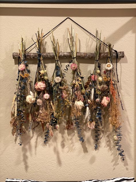 Hang Dried Flowers On Wall, Dried Flower Rack, Dried Flower Chandelier Diy, Witchy Flower Arrangements, Drying Flowers Hanging, Dried Flower Hanging Decor, Dried Flowers Hanging From Ceiling, How To Display Dried Flowers, Dried Flowers Wall Decor