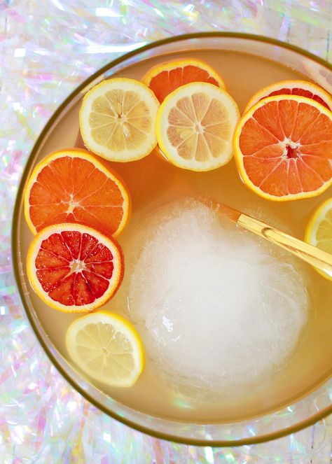 RECIPE: Non-Alcoholic Winter Citrus Punch. AKA the perfect kids party drink, delicious enough for adults Non Alcoholic Punch Recipes, Christmas Punch Recipes Non Alcoholic, Party Drinks For Kids, Punch Non Alcoholic, Punch Recipes Non Alcoholic, Citrus Punch Recipe, Breakfast Punch, Kids Drinks Party, Watermelon Martini