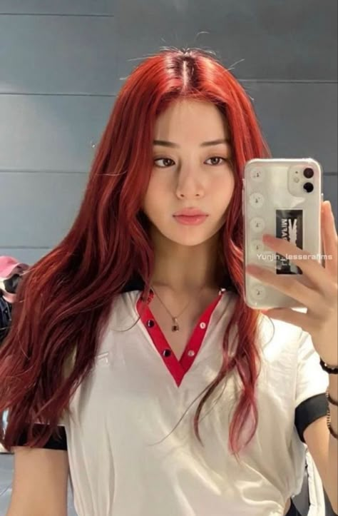 Yunjin Red Hair, Yunjin Kim, Red Balayage, Huh Yunjin, Dara Kpop, Woman Crush, Beauty Industry, Film Movie, Full Hd