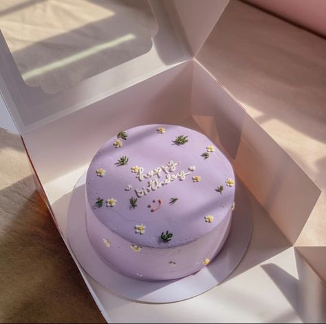 Cake Purple, Purple Cakes Birthday, Bts Cake, Small Birthday Cakes, Purple Cakes, Mini Cakes Birthday, Purple Birthday, Bento Cake, Simple Birthday Cake