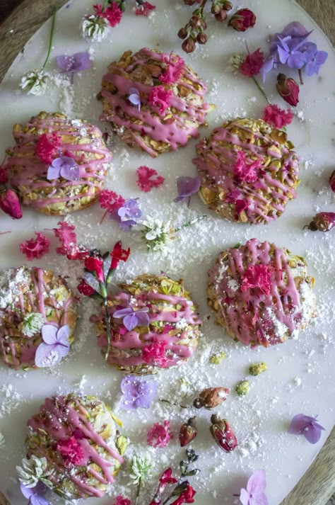 Persian love cookies - Because it's not all about the cake | heneedsfood.com Flowers Recipes, Mom Flowers, Edible Flowers Recipes, Flower Recipes, Persian Recipes, Persian Cuisine, Dessert Party, Love Cookies, Persian Food