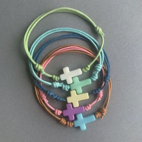 Recuerdos Primera Comunion Ideas, Braided Bracelet Diy, Christian Ornaments, First Communion Favors, Personalised Gifts Diy, Sunday School Crafts For Kids, Knots Diy, Bracelets Handmade Diy, Catholic Jewelry