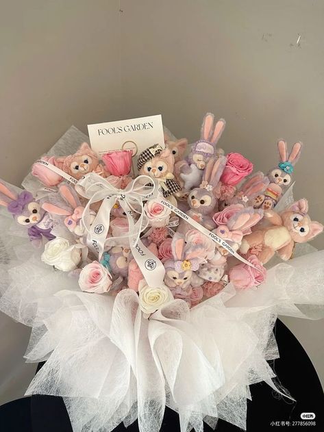 Stuffed Toy Bouquet, Diy Bouquet Wrap, Fancy Flowers, Images Kawaii, Diy Gift Set, Boquette Flowers, Diy Gifts For Friends, Gift Bouquet, Flowers Bouquet Gift