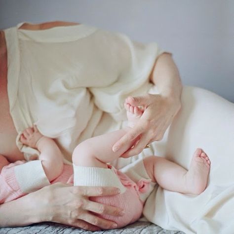 Instagrammer Favs - elizabeth messina - mother and baby Elizabeth Messina, Nurse Inspiration, Newborn Fashion, Happy Children, Posing Inspiration, Natalia Vodianova, Baby Inspiration, Newborn Lifestyle, Lifestyle Newborn