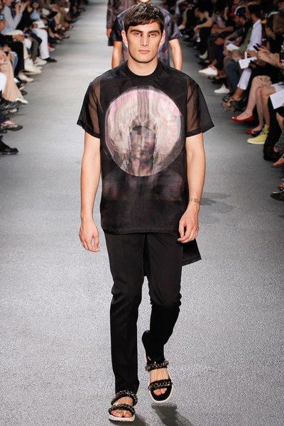 Givenchy Spring 2013 Menswear Collection - Vogue Ricardo Tisci, Givenchy Man, Fashion Victim, Italian Fashion Designers, Menswear Collection, Mens Spring, Fashion Shows, Fashion 2017, Fashion Week Spring