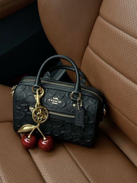 Coach Aesthetic Bag, Coach Bag With Cherry Charm, Cherry Bag Charm, Coach Cherry Charm, Black Bags Aesthetic, Coach Bah, Coach Cherry Bag, Coach Purse Outfit, Best Coach Bags