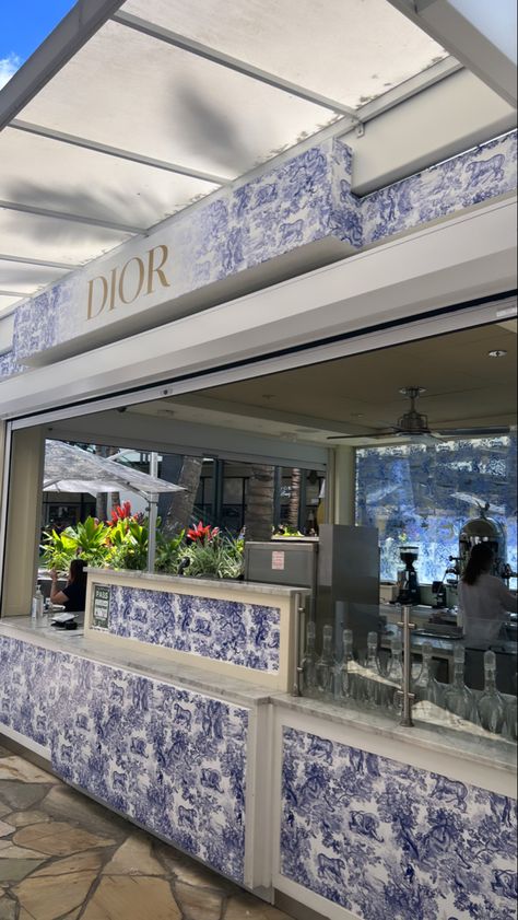 Dior Cafe in Hawaii Dior Bar, Dior Hotel, Dior Theme, Dior Cafe Miami, Hawaii Cafe, Dior Cafe, Blue Wallpaper Living Room, Athens Beach, Unique Event Decor