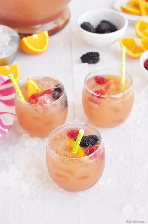 Magic Cocktails, Super Bowl Kids, Super Bowl Drinks, Cocktails And Mocktails, Berry Punch, Mocktail Recipes, Rachel Hollis, Refreshing Summer Drinks, Super Bowl Party