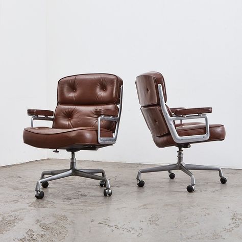 Listed on VNTG.com: Charles & Ray Eames Pair of ES104 Lobby Office Chairs for Herman Miller, 1970s | #vntg #vintage Product Instagram, Sector 17, India Photo, Swivel Desk, Swivel Chair Desk, Board Room, Charles Ray, Desk Chairs, Charles & Ray Eames