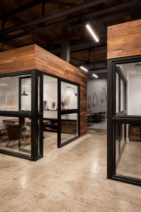 Modern Office Space Design, Modern Office Design Inspiration, Industrial Office Space, Warehouse Office, Industrial Office Design, Cool Office Space, Open Space Office, Modern Office Space, Office Design Inspiration