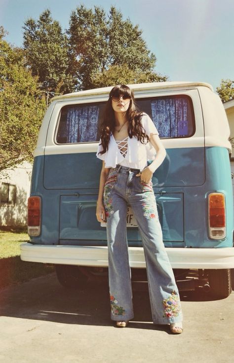 stormcalysta: Flower Child (by Storm Calysta) Bus Girl, Estilo Hipster, 70s Inspired Fashion, 70s Outfits, 70’s Fashion, Vw T1, Vw Van, 1970s Fashion, Moda Vintage