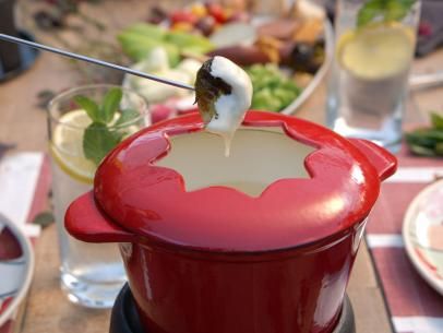 Christmas Fondue, Valerie's Home Cooking Recipes, Fondue Dip, Gruyere Mac And Cheese, Melissa Peterman, Dessert Fondue, Fondue Dinner, Swiss Cuisine, Friends Actors