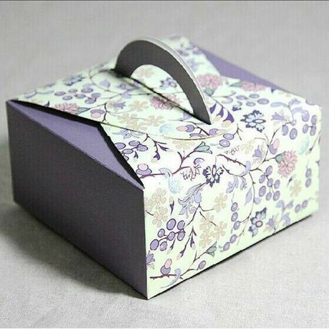 Cake Boxes Packaging, Layout Portfolio, Mini Kraft, Cookies Cupcake, Cupcake Packaging, Cake Biscuit, Paper Box Diy, Food Box Packaging, Diy Wedding Gifts