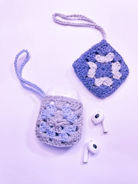 Crochet 
Grannys
Funda AirPods 
AirPods case
Ganchillo
Tejido 
Accesorios tejidos Earbuds Crochet Case, Crochet Headphone Case, Crochet Earbud Case, Crochet Airpods Case, Fast Crochet, Crochet Case, Crochet Bag Tutorials, Knitting Machine Patterns, Easy Crochet Stitches