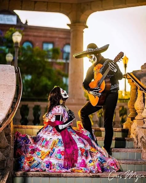 Mexican Halloween, Hispanic Art, Mexican Culture Art, Mexican Fashion, Mexican Heritage, Mexico Culture, Skateboard Girl, Día De Muertos, Couples Halloween