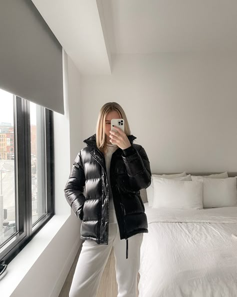 #aritzia #superpuff #sweatsuit #loungewear #winteroutfits #winterstyle Fall Outfits Aritzia, Aritzia Superpuff Outfit, Aritzia Girl Aesthetic, Super Puff Aritzia Outfit, Superpuff Outfit, Super Puff Outfit, Superpuff Aritzia, Puff Outfit, The Super Puff Aritzia