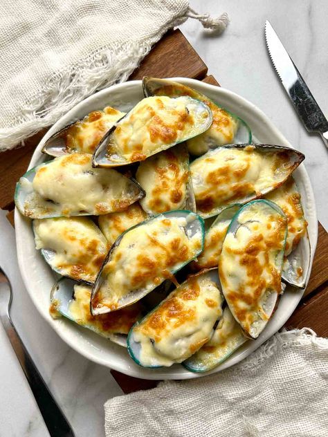 Cheesy Mayo Mussels (Chinese Buffet Style) Mussel Meat Recipe, Almond Boneless Chicken, Ground Beef Goulash, Mussels Recipes, Peanut Butter Chicken Recipe, Sisig Recipe, Baked Mussels, Sea Food Dishes, Green Mussels