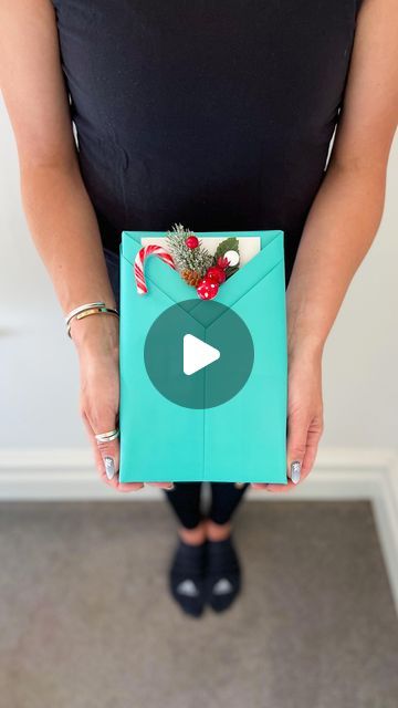 Natasha Swingler on Instagram: "The perfect wrap xx
#giftwrapping #wrappingpaper #effectivespaces" Christmas Stairs Decorations, Wrapping Tips, Christmas Stairs, Wrap Presents, Christmas Thoughts, Wrapping Techniques, Gift Wrapping Techniques, How To Wrap, Gift Wrap Ideas