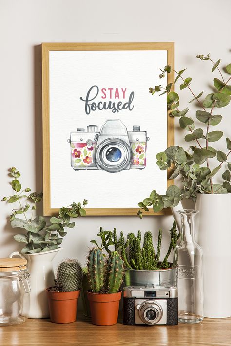 Free Printable Stay Focused Inspirational Quote Wall Art - The Cottage Market Counselor Decor, Office Printables, Inspirational Quote Wall, Printable Wall Art Quotes, Free Wall Art, Diy Wand, Cottage Market, Camera Art, Free Printable Wall Art