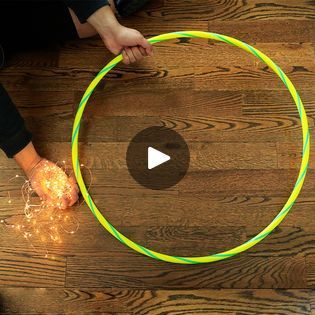 Wrap string light around a hula hoop for this GORGEOUS lighting idea! | Wrap string light around a hula hoop for this GORGEOUS lighting idea! | By HometalkFacebook Hula Hoop Christmas Decoration, Hula Hoop Light, Hula Hoop Rug, Hula Hoops, Home Fix, Hula Hoop, Dollar Store Crafts, Diy Lighting, Crafts To Sell