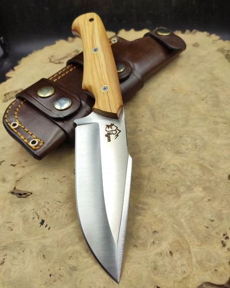 4mm, 22cm scout carry fixed blade knife, already shipped to USA! #pilyon #huntingknife #bushcraftknife #outdoorknife #tacticalknife #campingknife #customknives #handmadeknives #EDCknife #craftmanship #art#bushcraft #camping #hunting #outdoors #fixedbladeknife #fixedblade #edc #customknife #scoutknife #scoutcarry #olivewood Craft Knife Blades, Forging Knives, Tool Knives, Bushcraft Knife, Bushcraft Camping, Bushcraft Knives, Outdoor Knife, Knife Art, Edc Knife