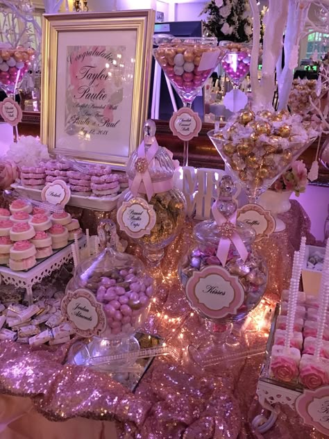 Sweet 16 Venue Decorations, Pink Sweet 16 Food Table, Pink And Diamonds Theme Party, 16 Wishes Themed Birthday Party, Sweet 16 Party Ideas Princess Theme, Quinceanera Food Table, Quinceanera Menu Ideas, Quince Goodie Bags, Pink Quince Decorations Table Settings