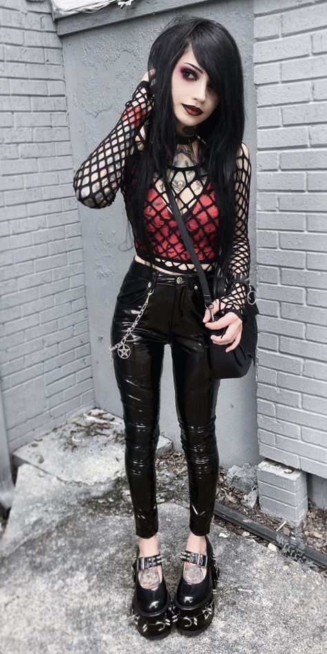 Goth Outfits With Pants, Trans Outfits, 2000s Alt Fashion, Latex Pants Outfit, Dark Beauty Fashion, Punk Style Outfits, Metal Chicks, Goth Model, Rocker Girl